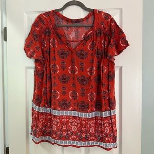 1X red short-sleeve peasant top with navy florals